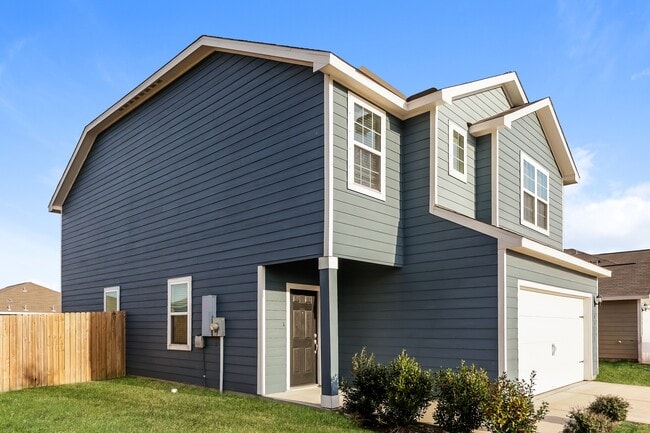 8414 Bermuda Blue Rd in Mont Belvieu, TX - Foto de edificio - Building Photo