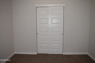 457 Samuel Blount Ct in Vinton, TX - Building Photo - Building Photo