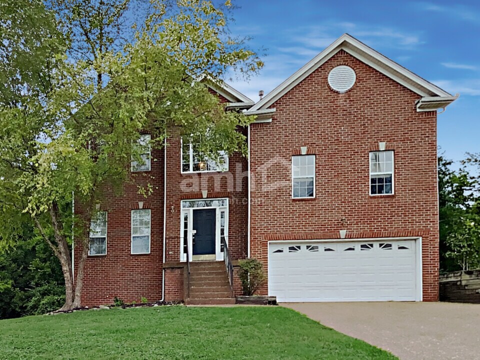 405 Edencrest Ct in Antioch, TN - Foto de edificio