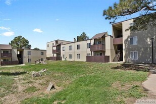 9725 E Harvard Ave in Denver, CO - Building Photo