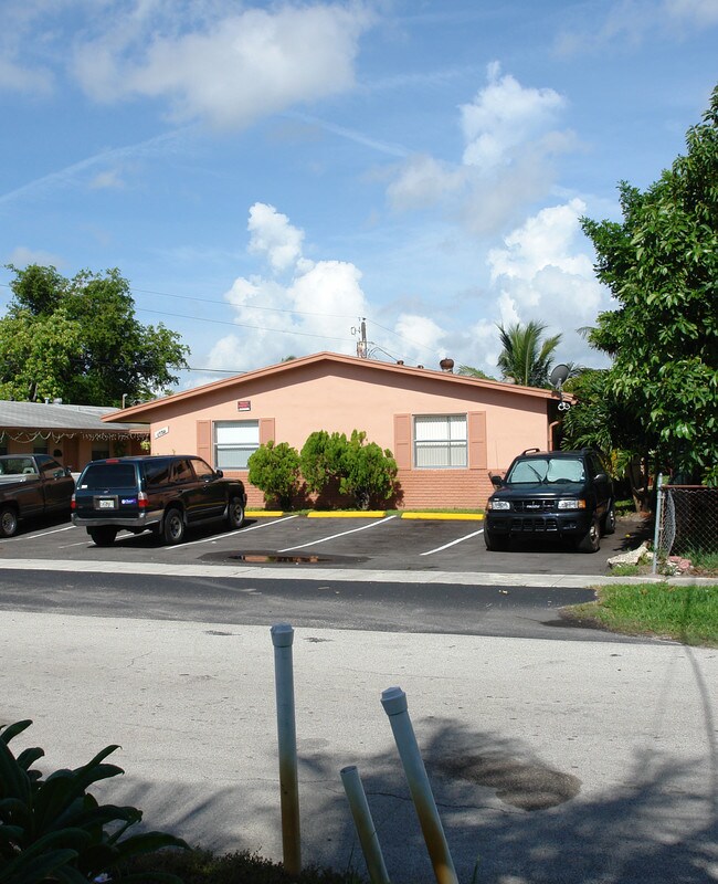 1881 NW 59th Ave in Fort Lauderdale, FL - Building Photo - Building Photo