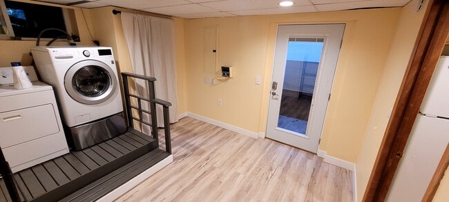 1055 SW Plum Dr, Unit Basement ADU in Portland, OR - Building Photo - Building Photo