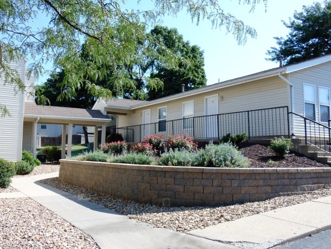 Capstone Townhomes in Topeka, KS - Building Photo - Building Photo