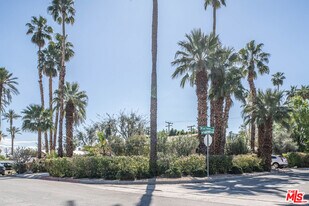 73415 Royal Palm Dr in Palm Desert, CA - Building Photo