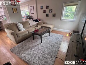 72 Foster St, Unit 1 in Boston, MA - Foto de edificio - Building Photo