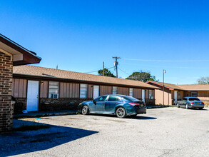 Highland Apartments in Hobbs, NM - Building Photo - Building Photo