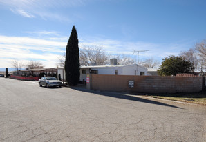 4568 W Rosamond Blvd Apartamentos