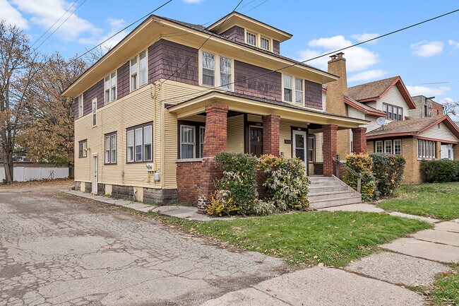 861 Douglas St NW in Grand Rapids, MI - Building Photo - Building Photo