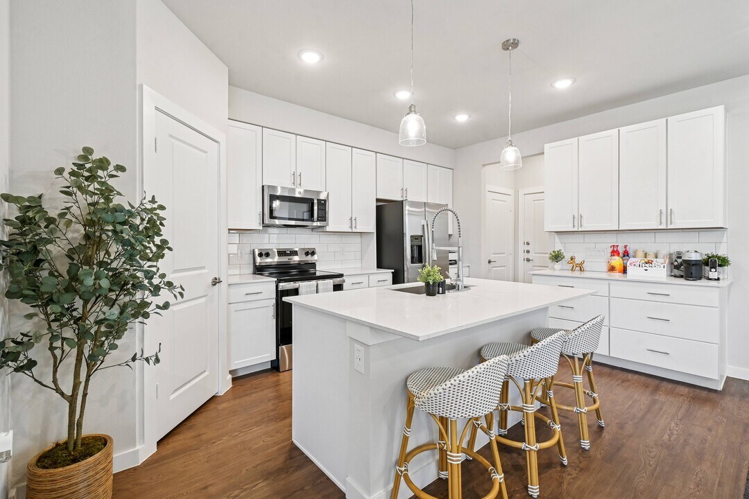 Avendale Chisholm Trail Ranch in Fort Worth, TX - Building Photo