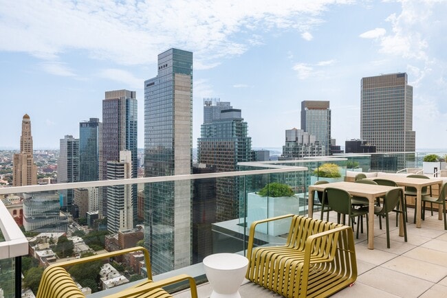 240 Willoughby in Brooklyn, NY - Foto de edificio - Building Photo