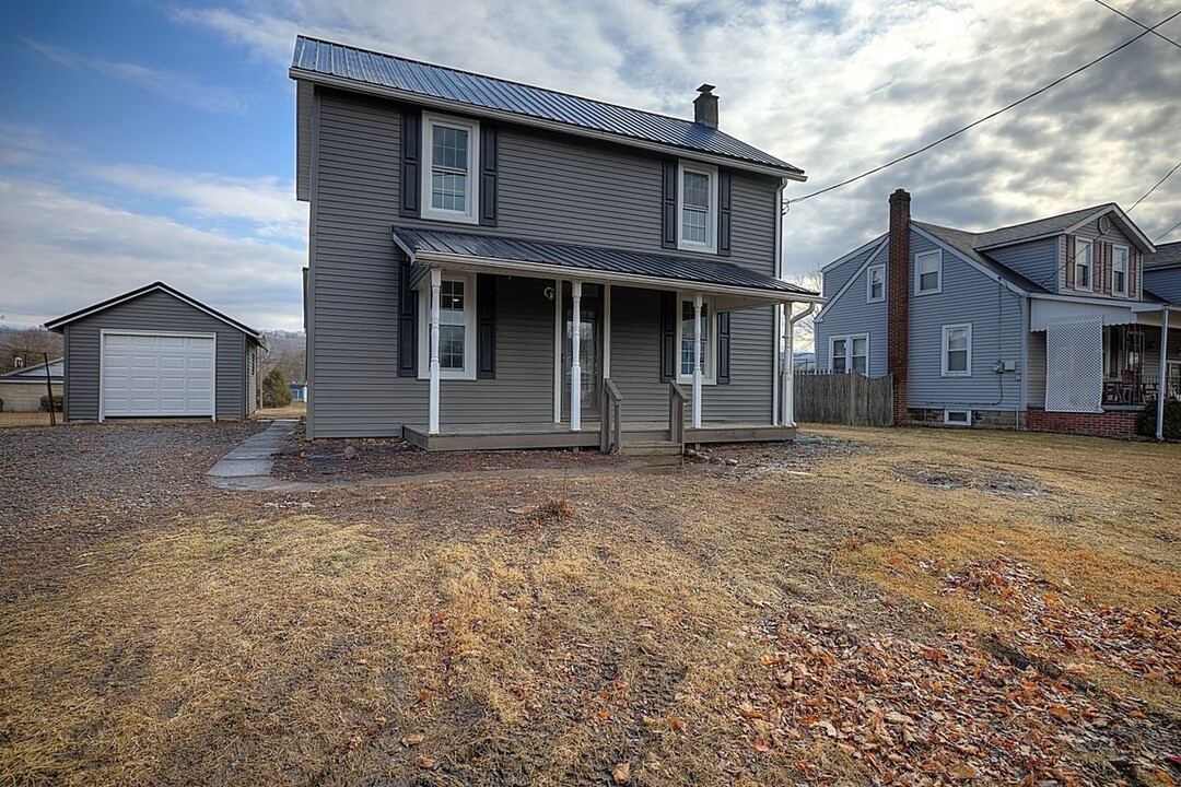214 E 3rd St in Mifflinville, PA - Building Photo