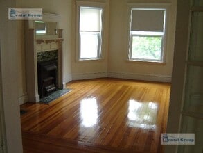 129 Warren St, Unit 2 in Arlington, MA - Building Photo - Building Photo