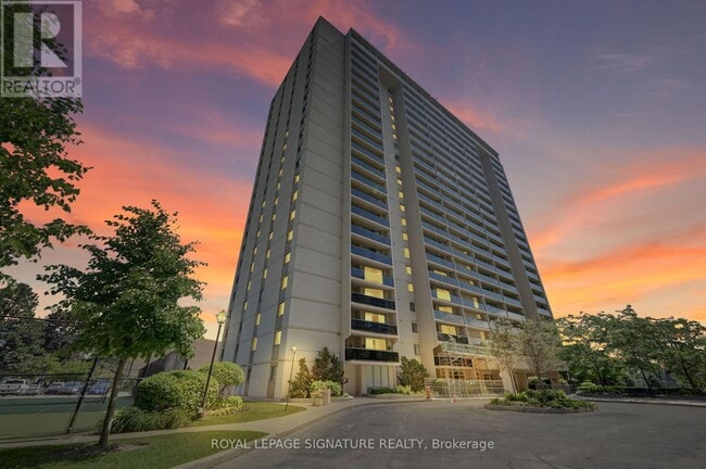 property at 812 Burnhamthorpe Rd