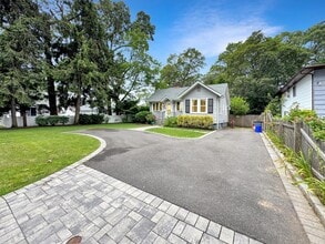 98 Frederick Ave in Babylon, NY - Building Photo - Building Photo