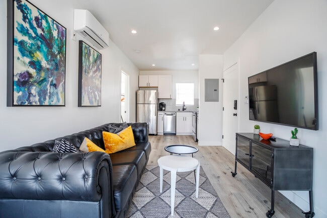 331 N Alexandria Ave, Unit 331.25 in Los Angeles, CA - Building Photo - Building Photo