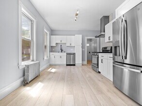 344 Summer St, Unit 1 in Somerville, MA - Foto de edificio - Building Photo