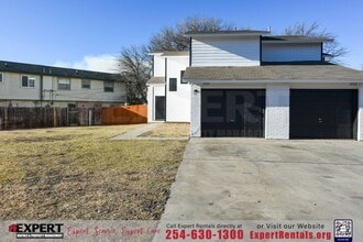 1235 Royal Crest Dr in Killeen, TX - Building Photo - Building Photo