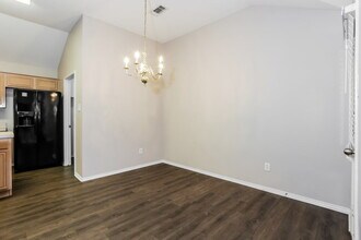 1735 Oneal St in Lancaster, TX - Foto de edificio - Building Photo