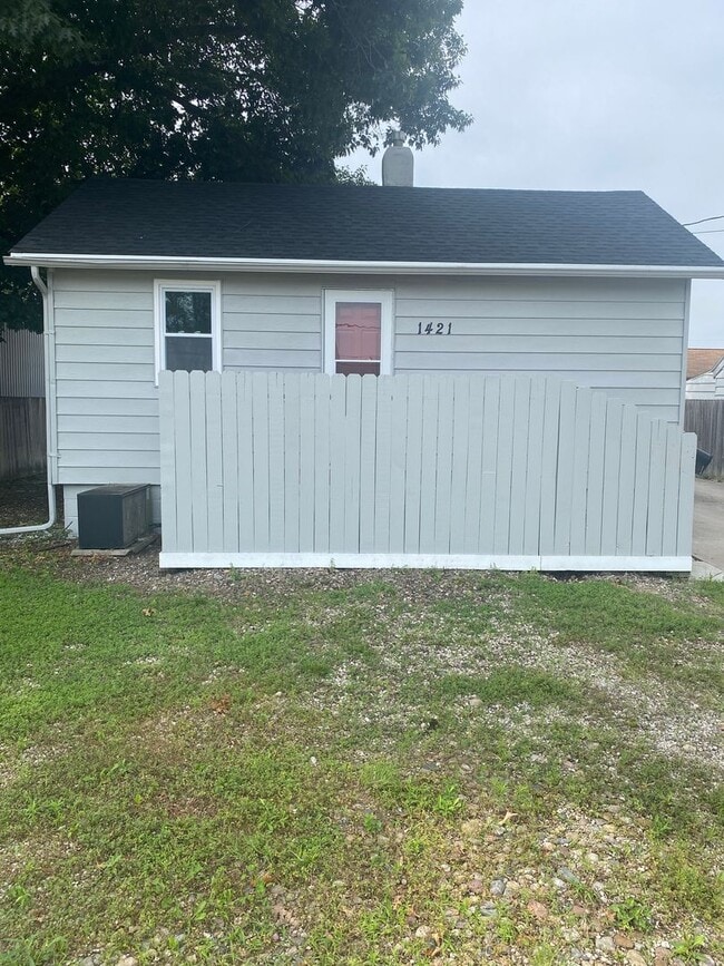 property at 1421 E Madison Ave