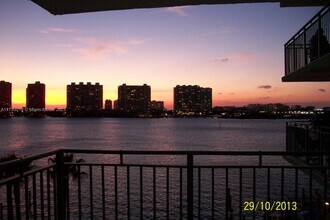 18000 N Bay Rd in Sunny Isles Beach, FL - Building Photo - Building Photo