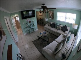 6101 Rodman St in Hollywood, FL - Building Photo