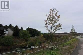 134 Westbank Trail in Hamilton, ON - Building Photo - Building Photo