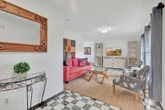 193 Dove Cir in Royal Palm Beach, FL - Building Photo - Building Photo