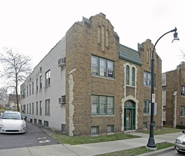 3582 N Oakland Ave in Milwaukee, WI - Building Photo - Building Photo