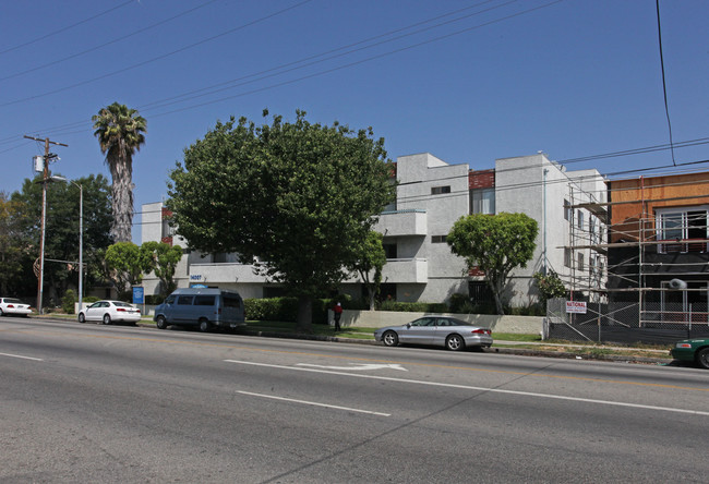 14007 Vanowen St in Van Nuys, CA - Building Photo - Building Photo