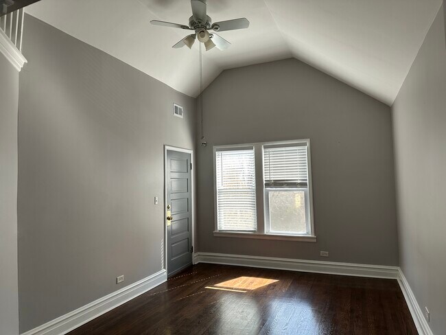 3710 N Drake Ave in Chicago, IL - Building Photo - Building Photo