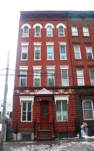 424 E 148th St in Bronx, NY - Building Photo