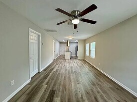 4211 5th St in Brookshire, TX - Building Photo