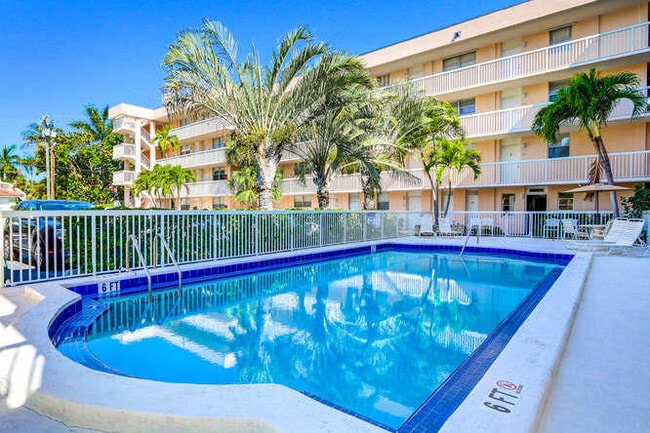 917 N Flagler Dr in West Palm Beach, FL - Foto de edificio - Building Photo