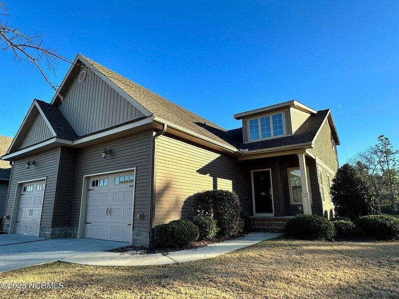 136 Cypress Cir in Southern Pines, NC - Building Photo