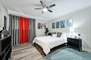 711 Eberhart Ln in Austin, TX - Building Photo