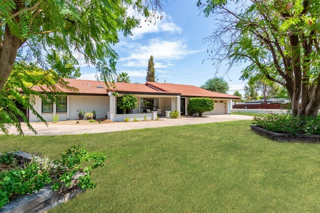700 W Drey Dr in Phoenix, AZ - Building Photo - Building Photo
