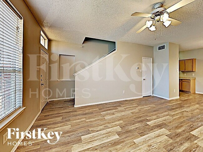 530 Alameda Ave in Duncanville, TX - Foto de edificio - Building Photo