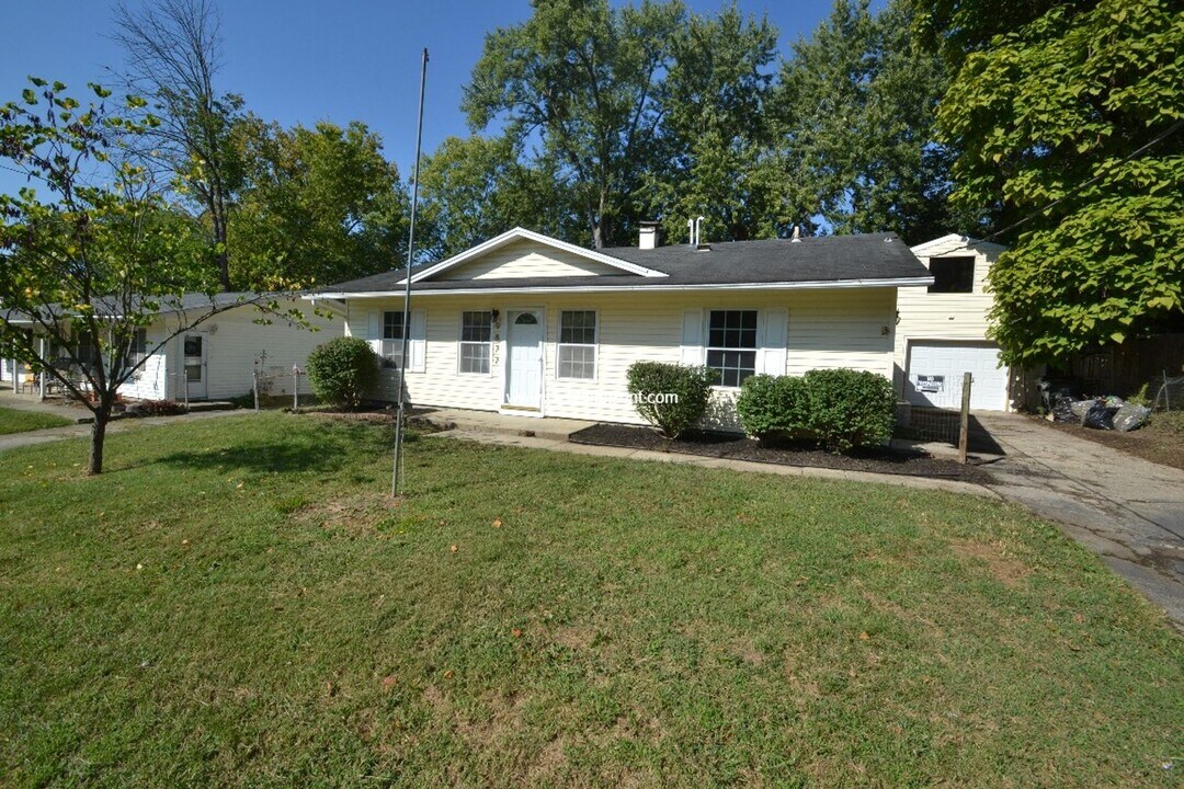 9877 Norcrest Dr in Cincinnati, OH - Building Photo