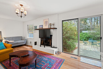 2514 W Wilson St, Unit Room 2 in Durham, NC - Building Photo - Building Photo