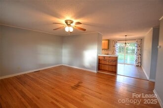 2037 N Deal Ave in Newton, NC - Building Photo - Building Photo