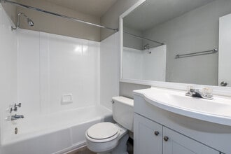 West Hills Apartments in Lawrence, KS - Foto de edificio - Interior Photo