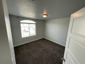 681 S 1803 W, Unit Master Bedroom in Orem, UT - Building Photo - Building Photo