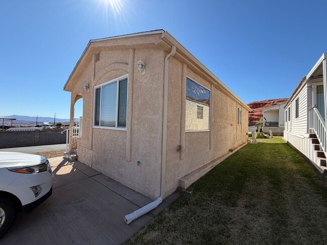 1150 W Red Hills Pkwy in Washington, UT - Building Photo - Building Photo