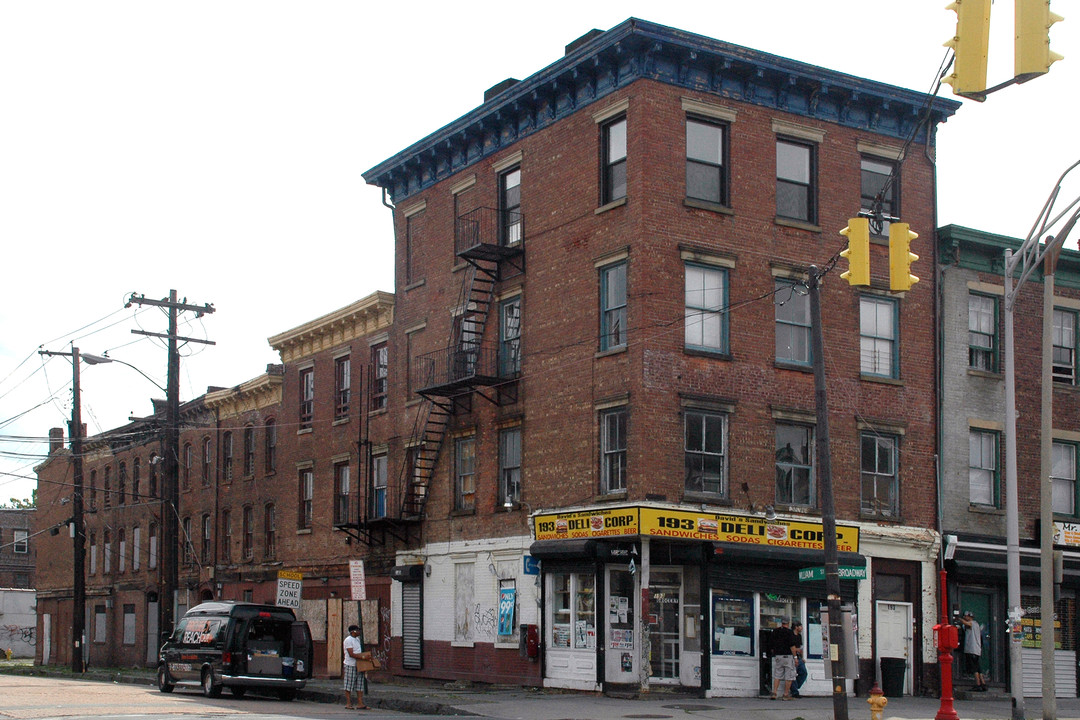 193 Broadway in Newburgh, NY - Building Photo