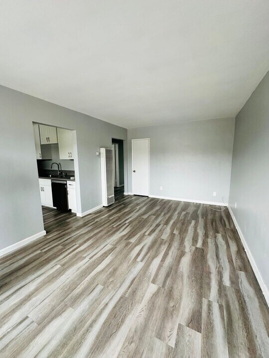 7571 University Ave in La Mesa, CA - Building Photo