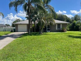 215 Hedgewood Ave in Deltona, FL - Building Photo