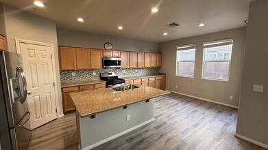 10228 Ruggles Mansion Ave in Las Vegas, NV - Building Photo - Building Photo