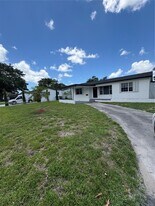 7150 SW 10th St in Pembroke Pines, FL - Building Photo