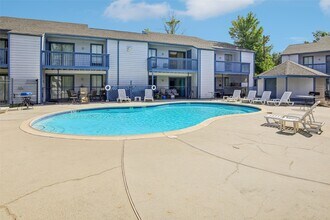 13151 Walden Rd in Montgomery, TX - Foto de edificio - Building Photo