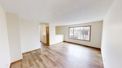 9318 C-93106 106 Ave. in Grande Prairie, AB - Building Photo - Building Photo